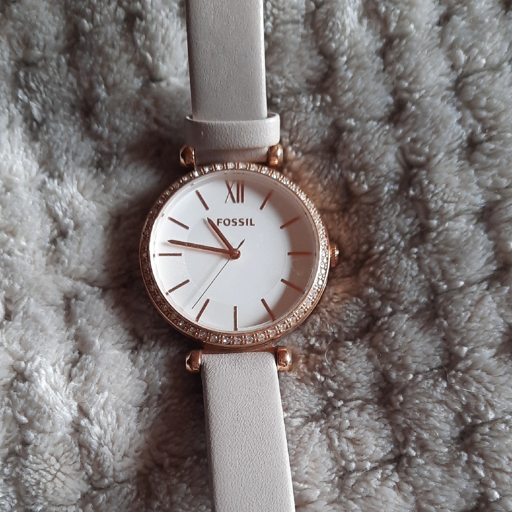 Fossil beige leather strap rose gold watch